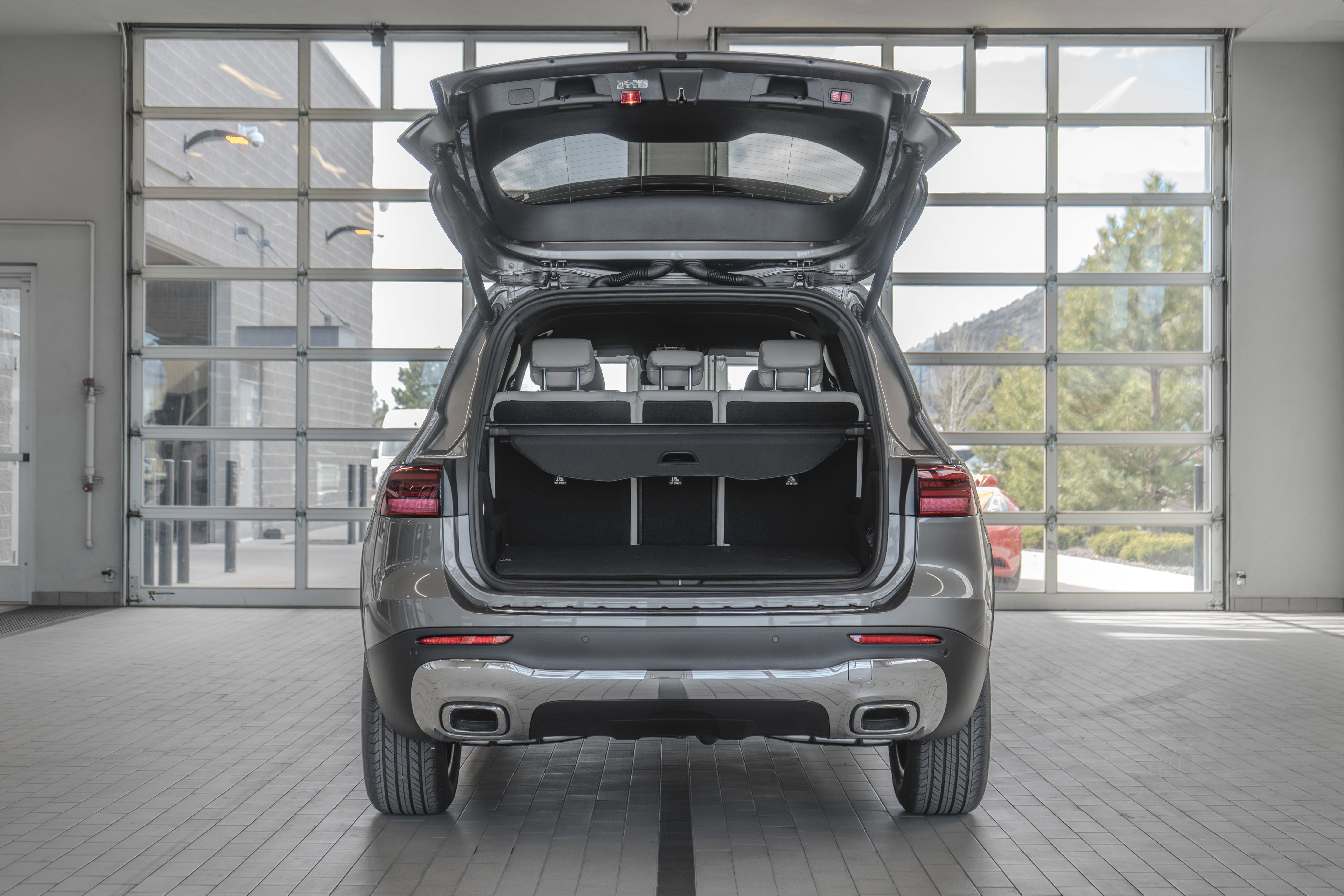 Used 2025 Mercedes-Benz GLB 250 4MATIC image 16