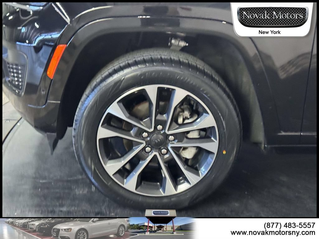 Used 2023 Jeep Grand Cherokee Overland AWD/4WD image 5