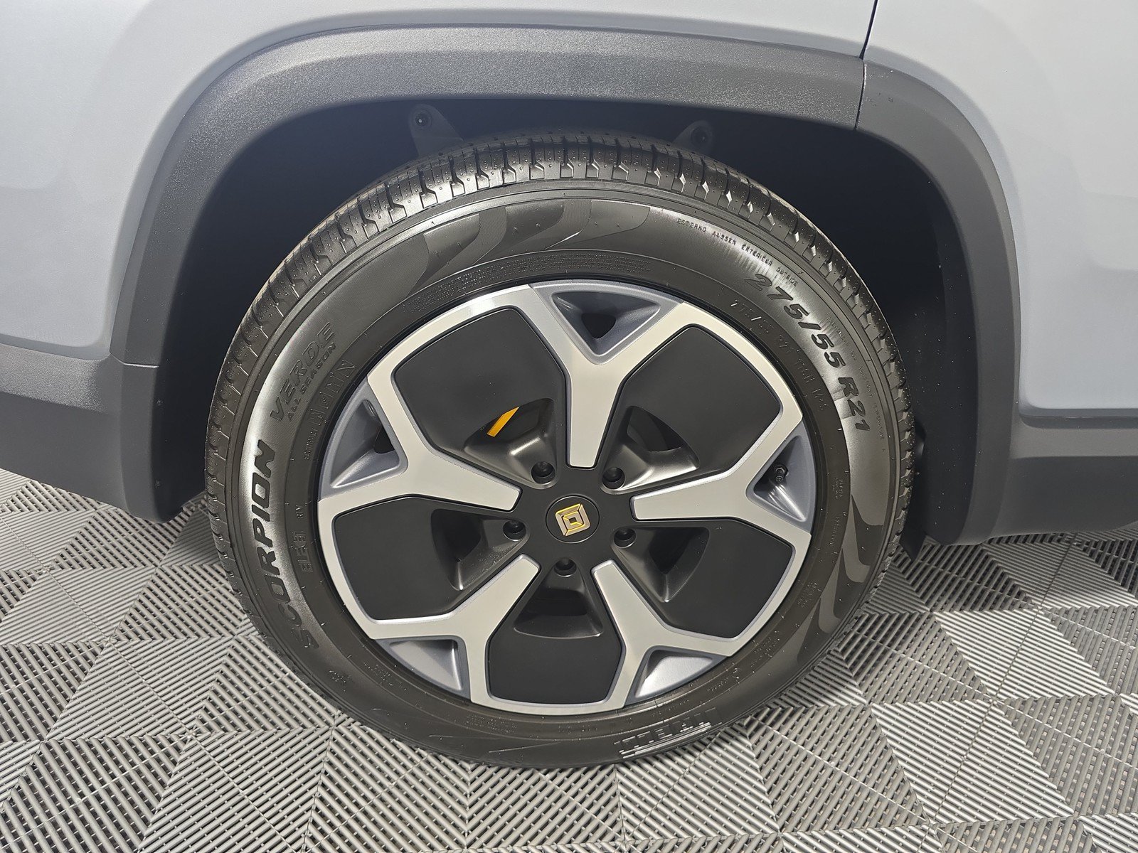 Used 2024 Rivian R1S Adventure AWD/4WD image 12
