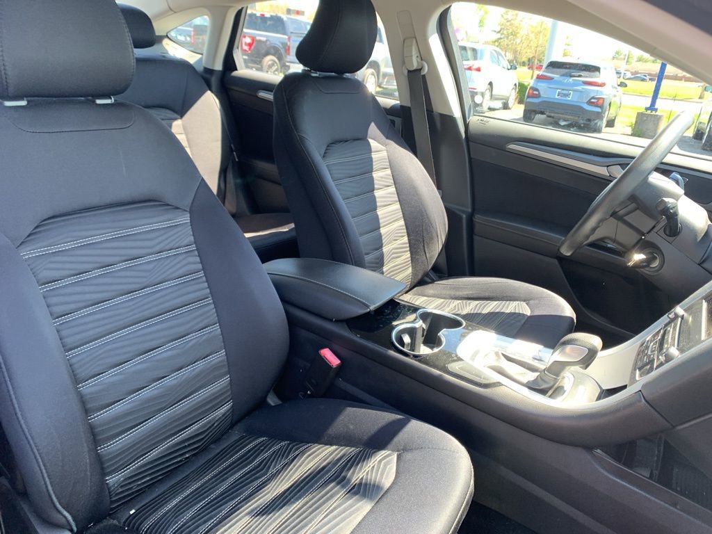 Used 2016 Ford Fusion SE image 15