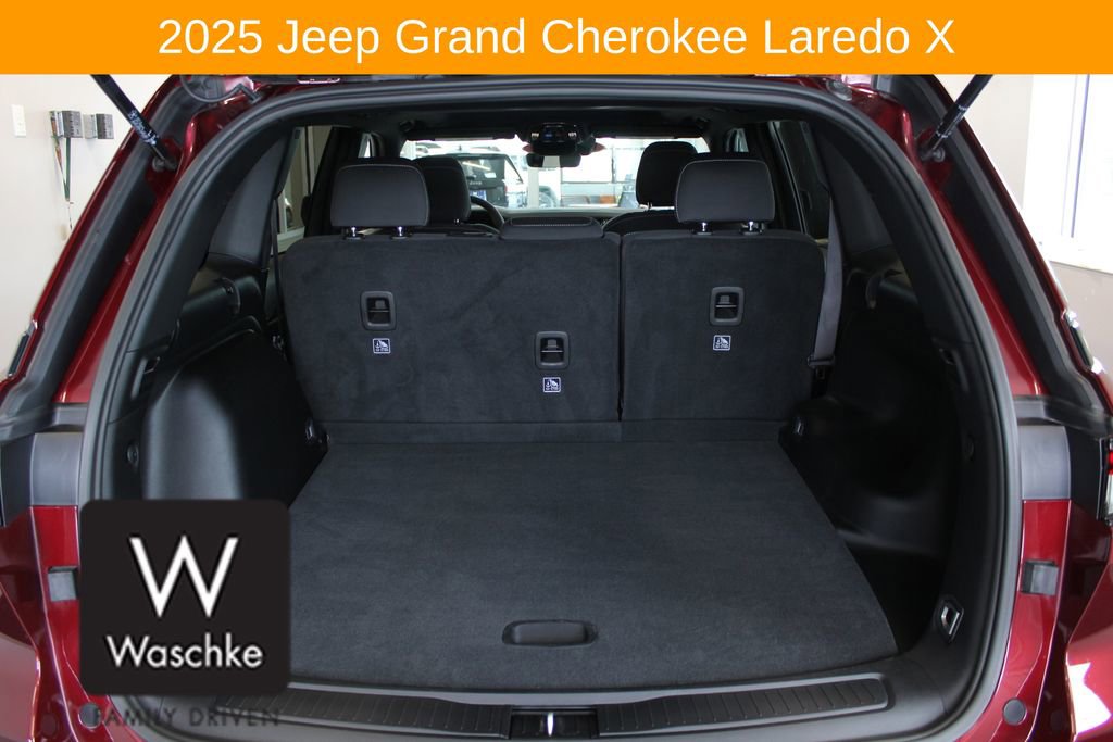 Used 2025 Jeep Grand Cherokee Laredo X w/ Trailer Tow Package AWD/4WD image 20
