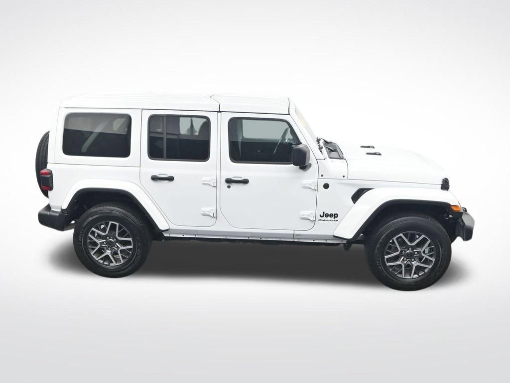 Used 2025 Jeep Wrangler Unlimited Sahara AWD/4WD image 27