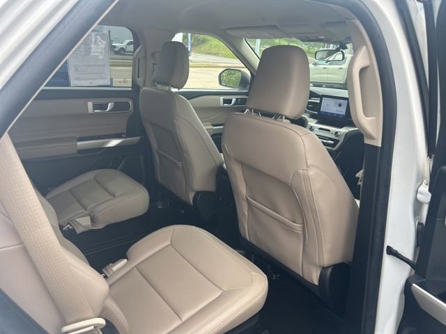 Used 2023 Ford Explorer XLT w/ Equipment Group 202A AWD/4WD image 13