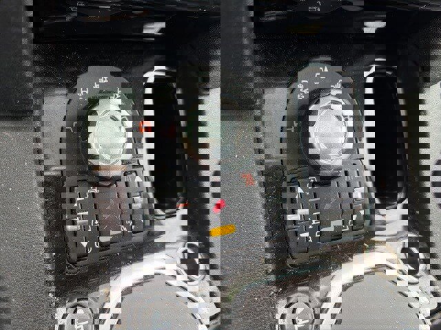 Used 2011 Land Rover LR4 HSE image 28