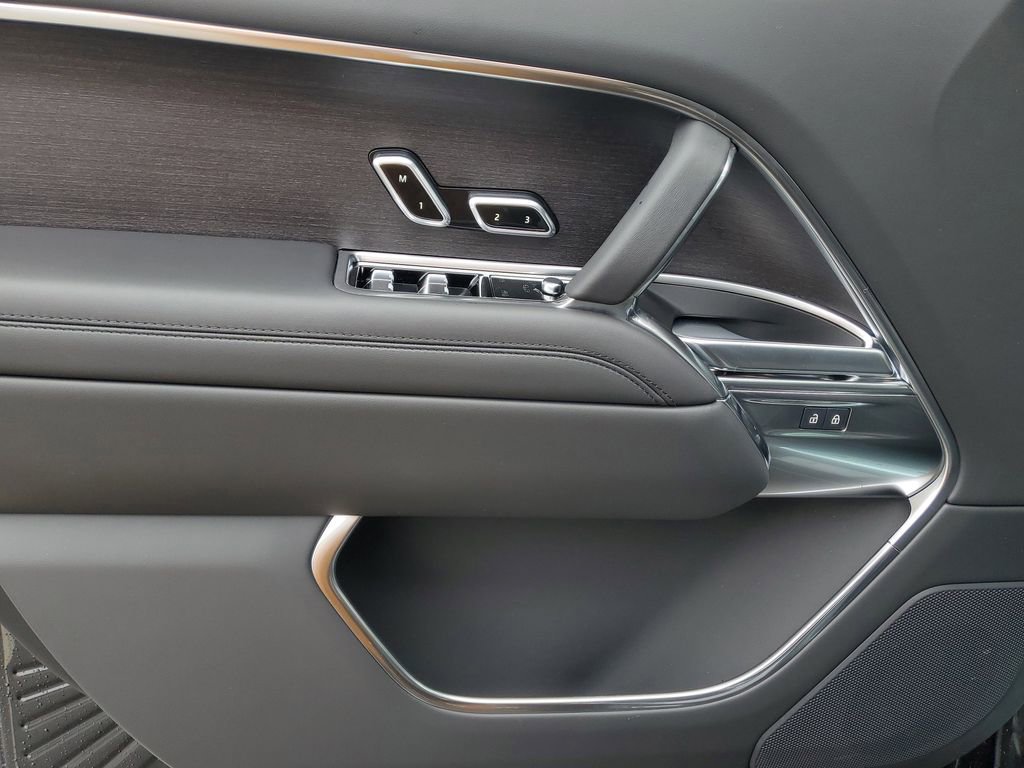 New 2026 Land Rover Range Rover Long Wheelbase SE image 9