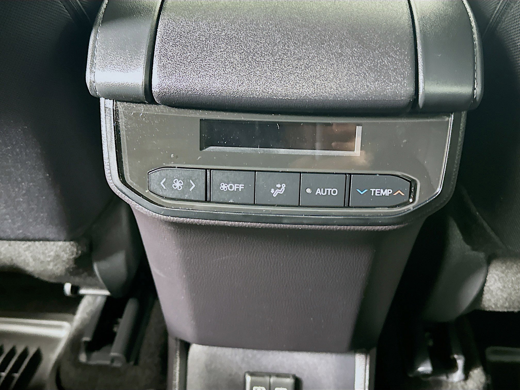 Used 2024 Toyota Highlander LE image 28