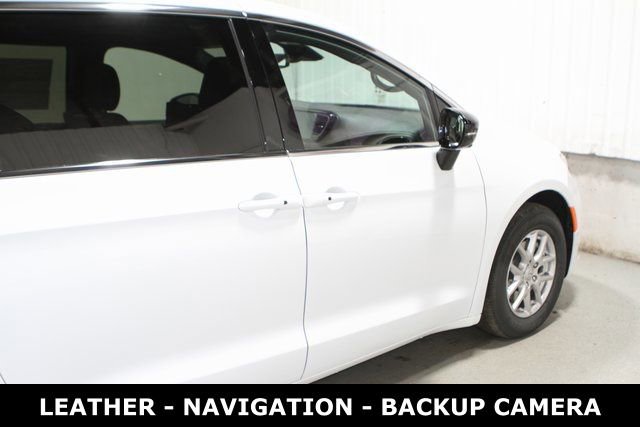New 2026 Chrysler Pacifica Select image 34