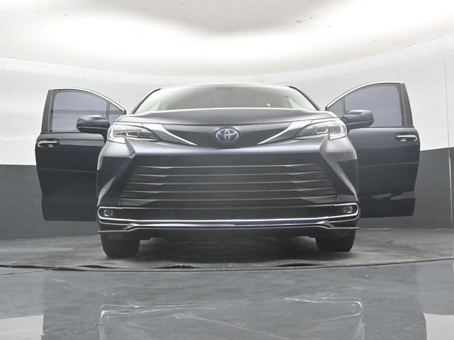 Used 2023 Toyota Sienna XLE FWD image 64