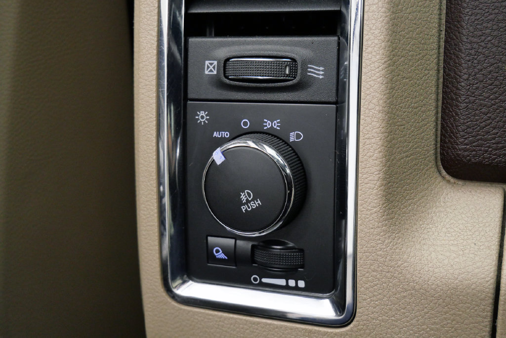 Used 2015 RAM 3500 Laramie Longhorn w/ Convenience Group AWD/4WD image 25