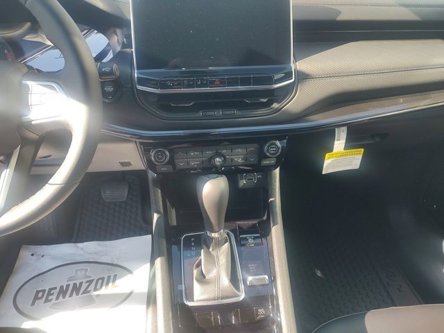 New 2026 Jeep Compass Latitude w/ Sun and Sound Group AWD/4WD image 11