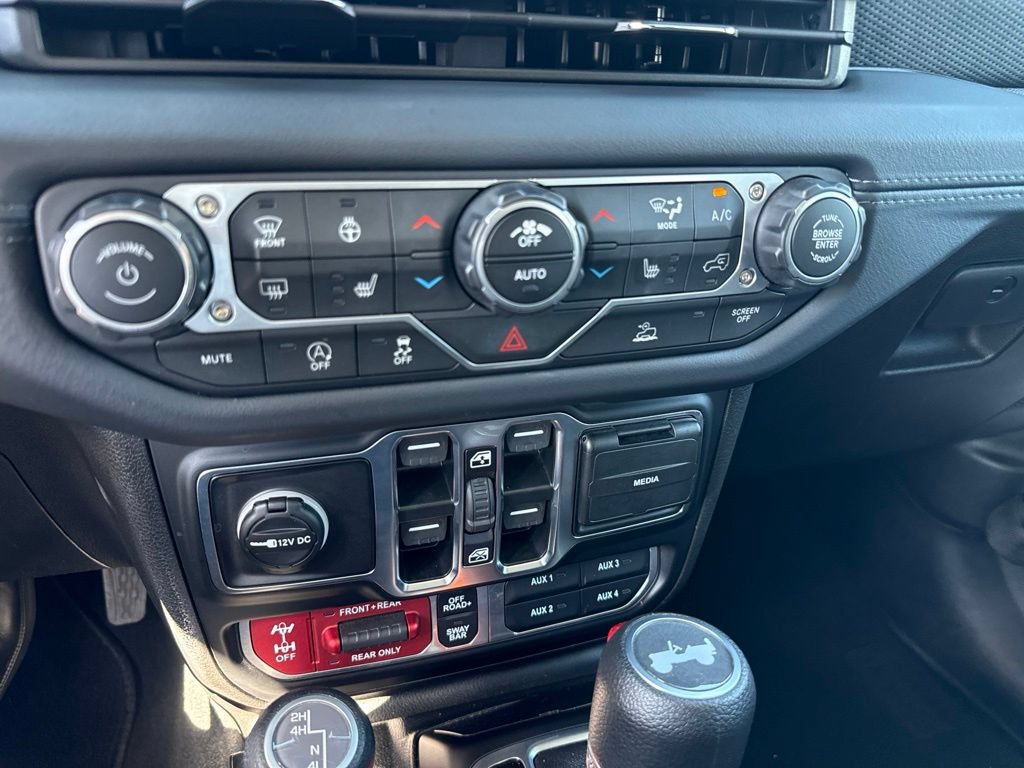 Certified 2025 Jeep Wrangler Unlimited Rubicon w/ Convenience Group AWD/4WD image 22