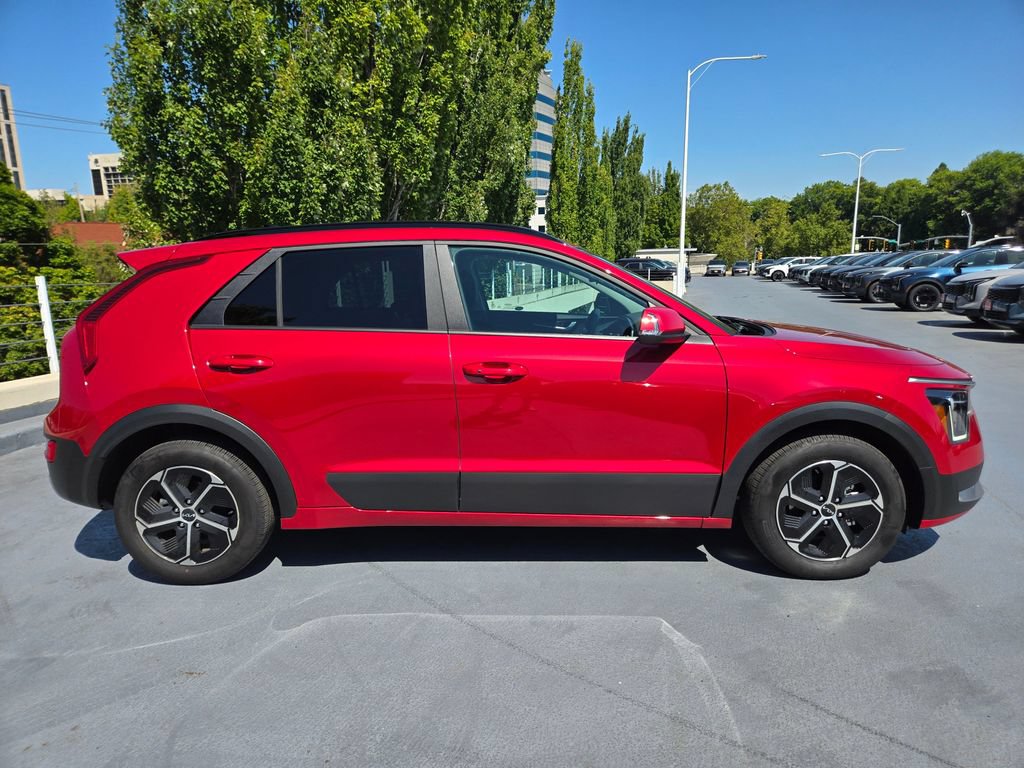 Certified 2025 Kia Niro EX FWD image 2