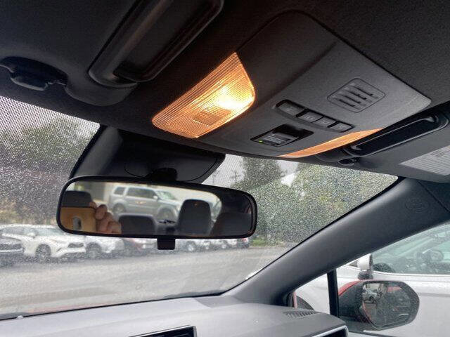 Used 2021 Toyota Corolla SE FWD image 18