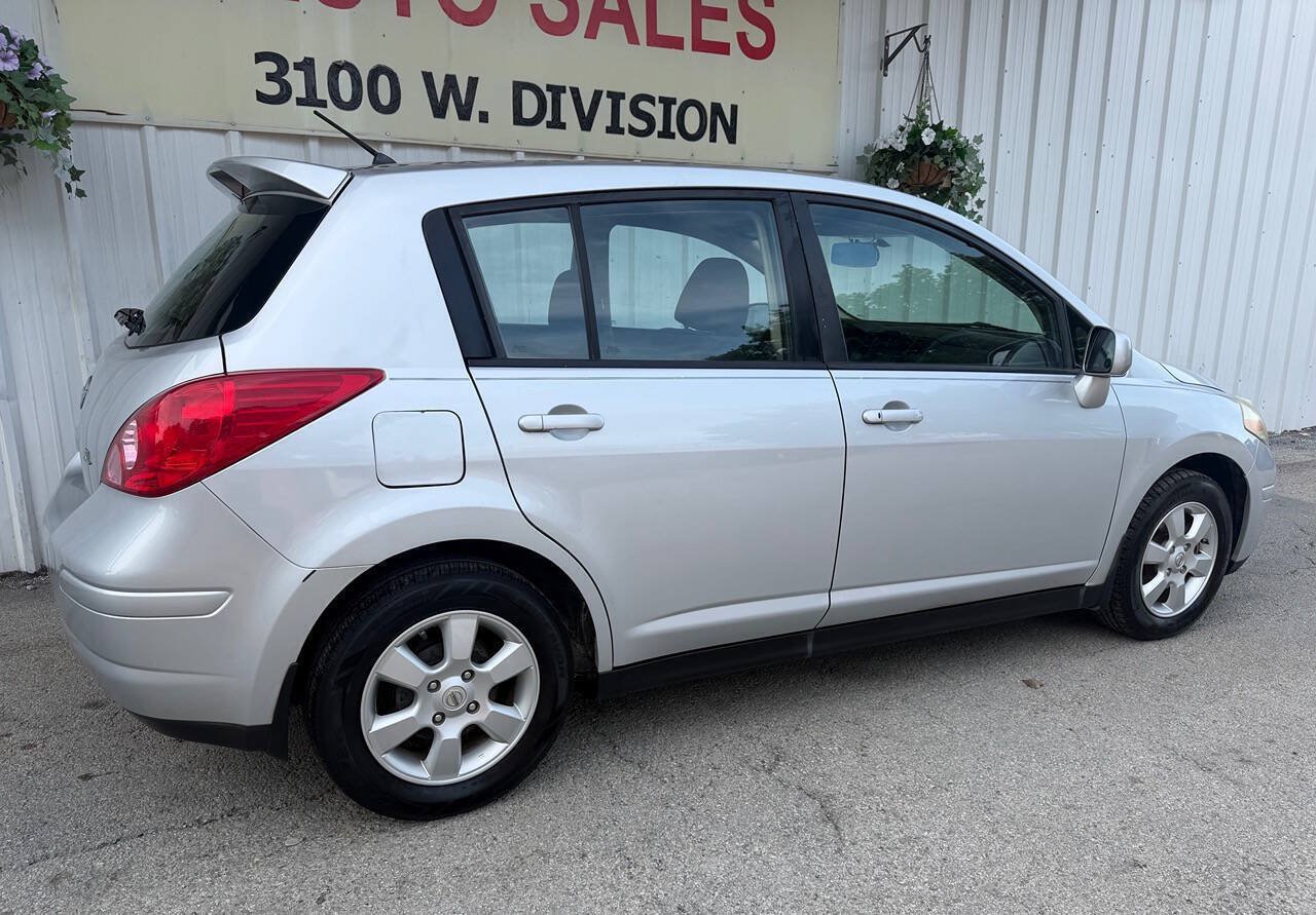 Used 2009 Nissan Versa Hatchback w/ Convenience Pkg FWD image 3