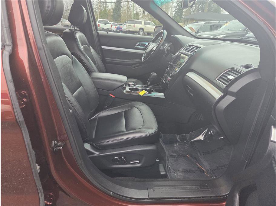 Used 2016 Ford Explorer XLT w/ Equipment Group 202A image 25