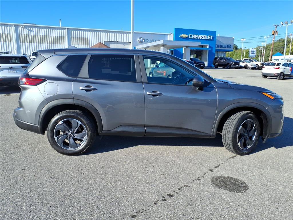 Used 2024 Nissan Rogue SV FWD image 3
