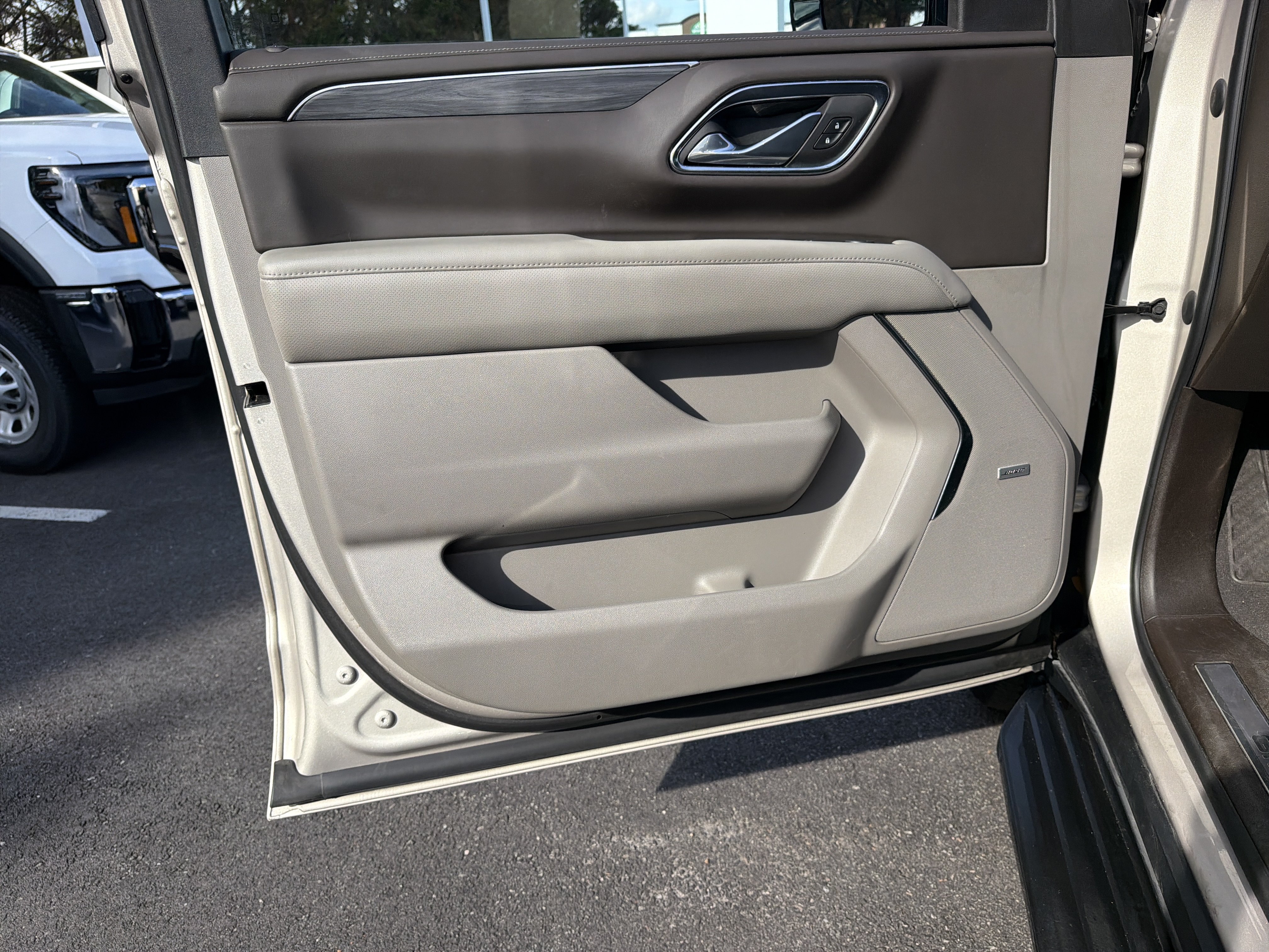 Used 2023 GMC Yukon SLT AWD/4WD image 13