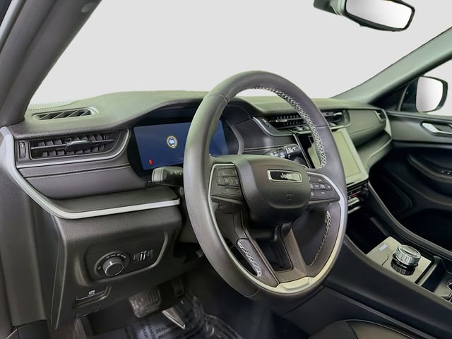 Used 2024 Jeep Grand Cherokee Altitude RWD image 9
