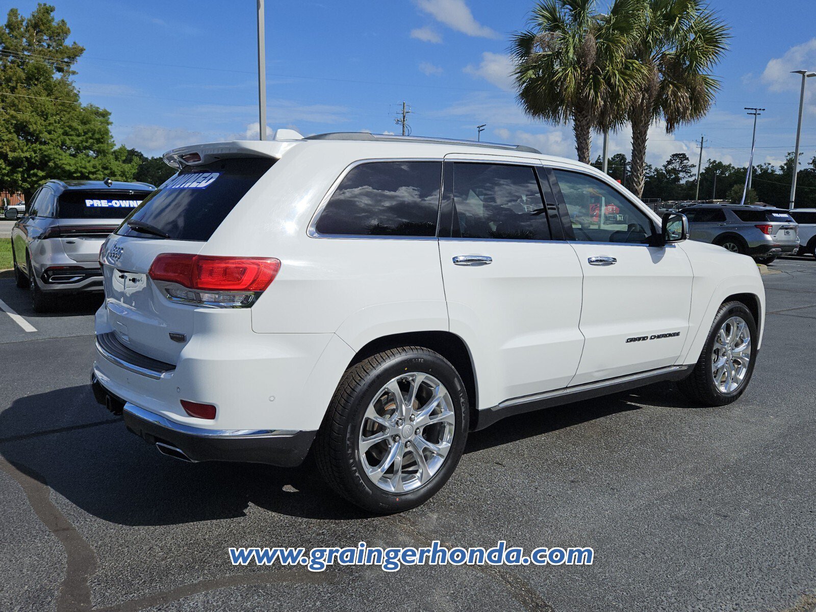 Used 2020 Jeep Grand Cherokee Summit AWD/4WD image 5