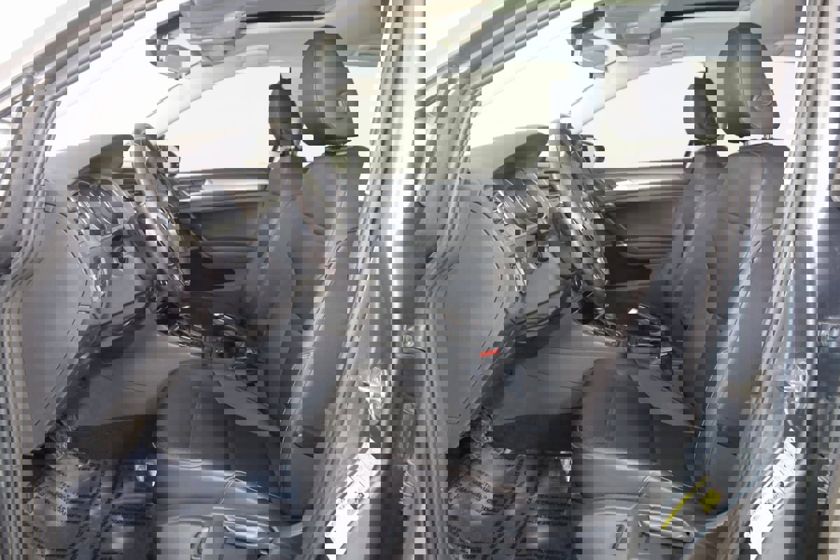 Used 2017 Volkswagen Golf Wolfsburg Edition image 11