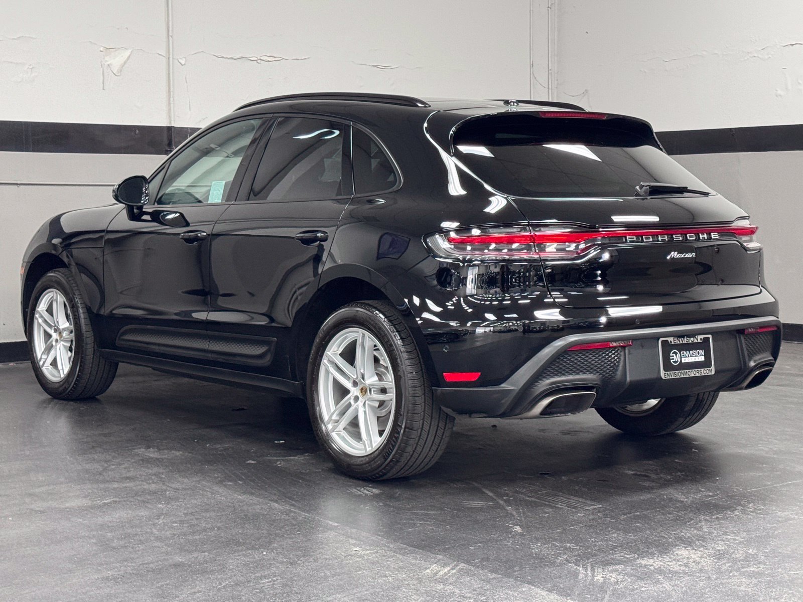 Used 2024 Porsche Macan AWD/4WD image 9