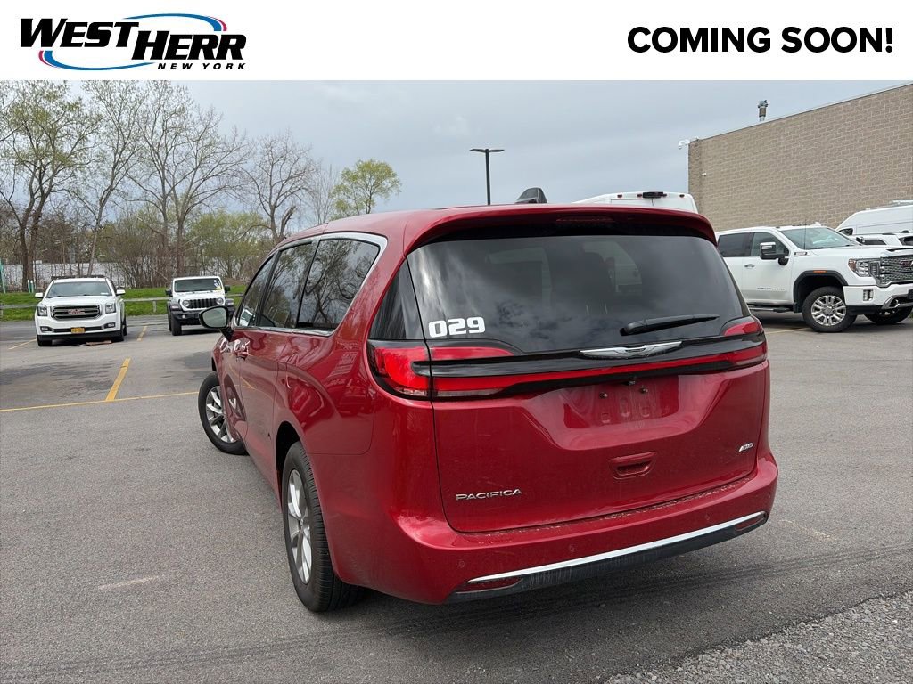 Used 2026 Chrysler Pacifica Select AWD/4WD image 3