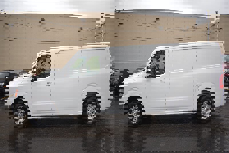 Used 2012 Nissan NV 2500 SV w/ Technology Pkg image 4