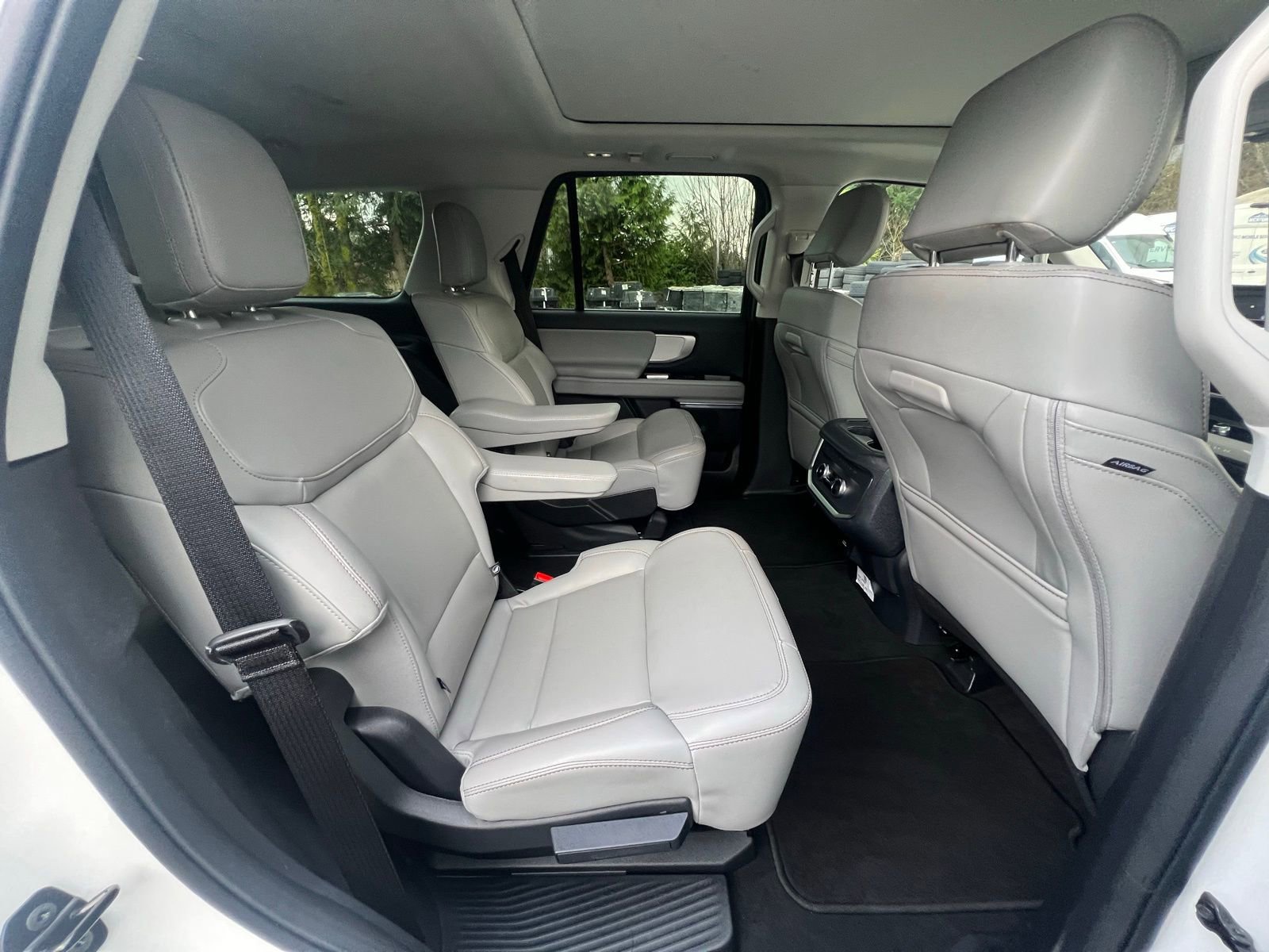 Used 2025 Ford Expedition Active image 17