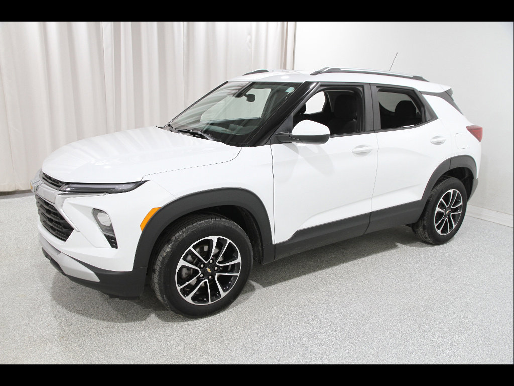 Certified 2024 Chevrolet TrailBlazer LT w/ LT Cold Weather Package image 3