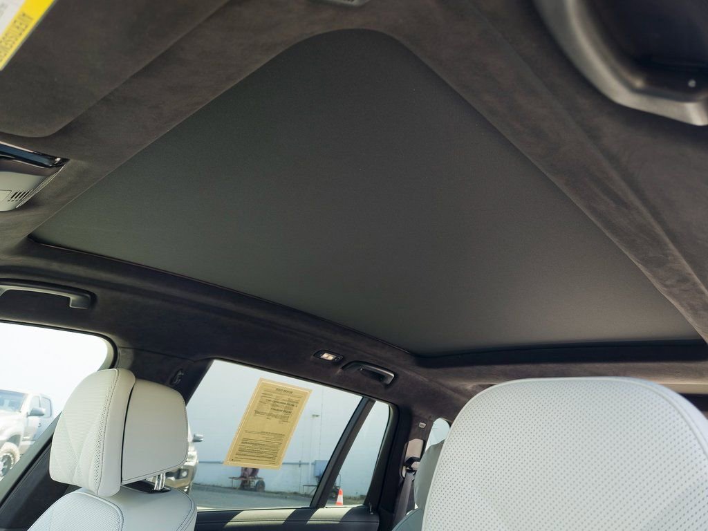 Used 2025 BMW X7 xDrive40i w/ M Sport Package image 18