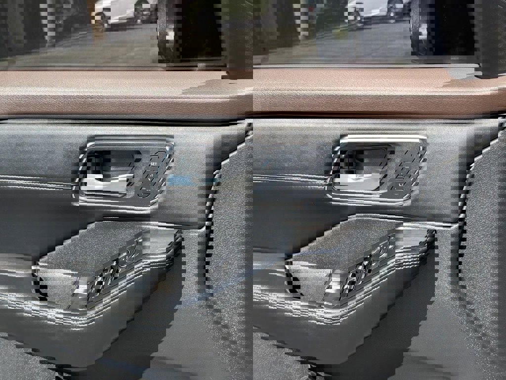 Used 2023 Nissan Rogue Platinum w/ Platinum Premium Package image 18