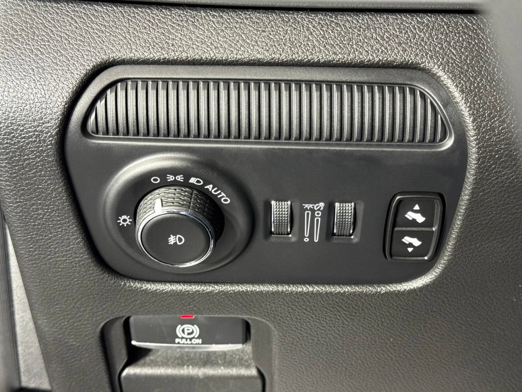 Certified 2024 Jeep Wagoneer L Series II w/ Flexible Seating Group AWD/4WD image 23