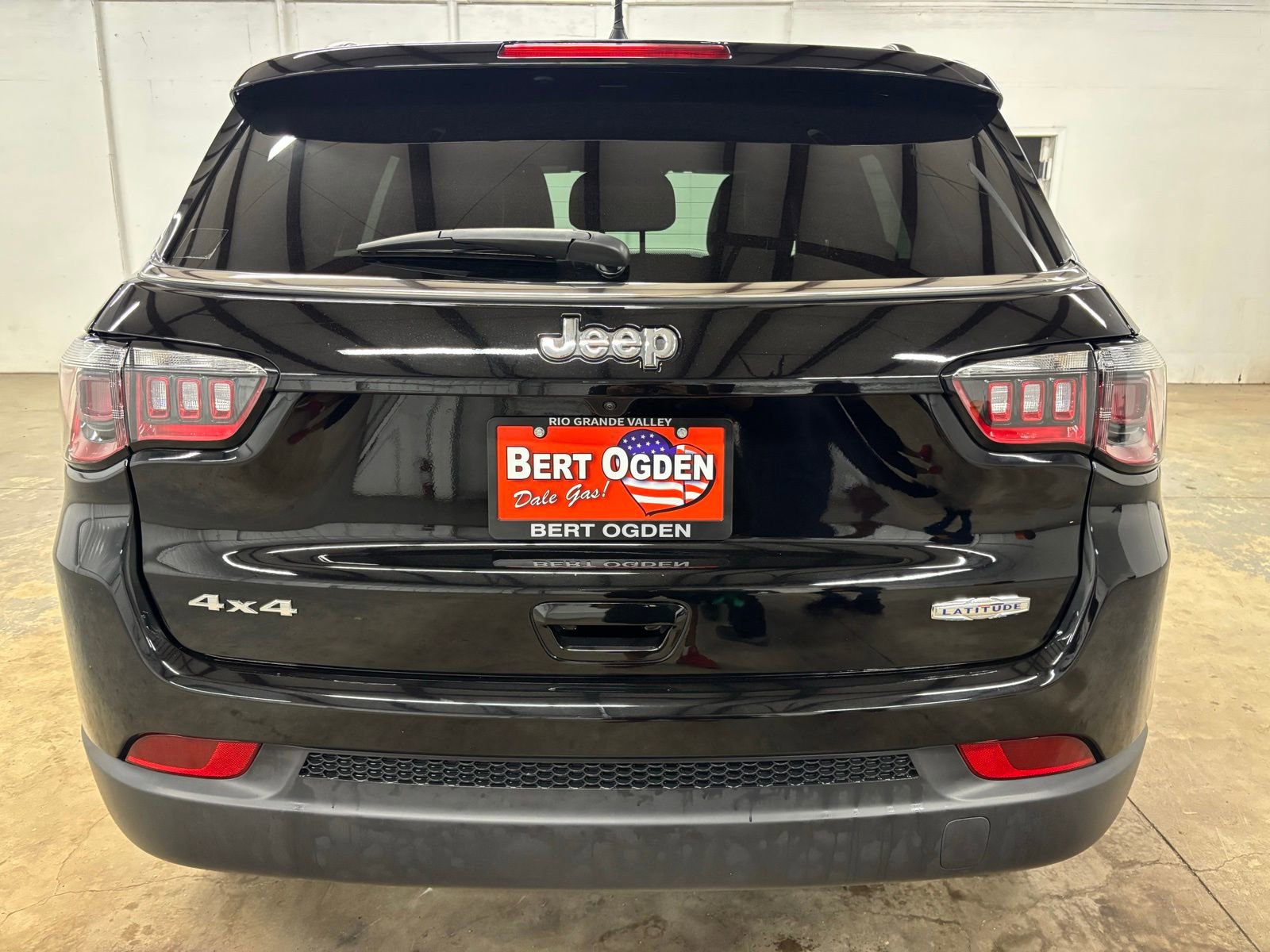 Used 2025 Jeep Compass Latitude AWD/4WD image 6