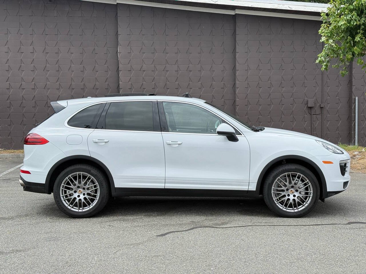 Used 2015 Porsche Cayenne S AWD/4WD image 3