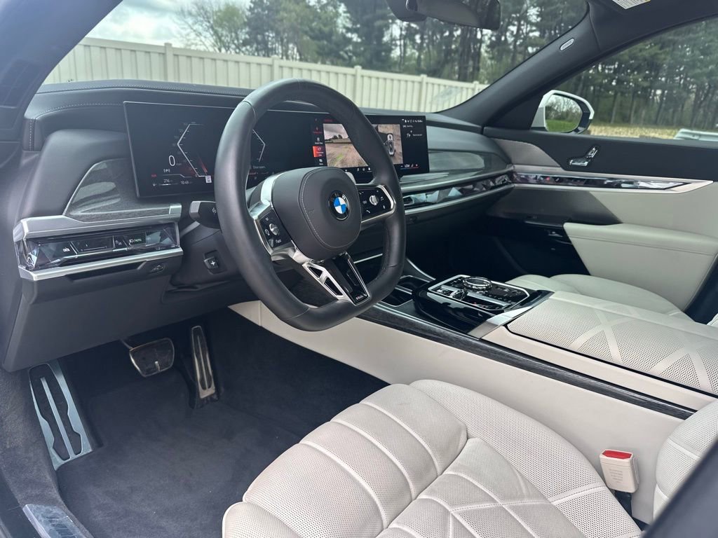 Used 2024 BMW 760i xDrive w/ Executive Package AWD/4WD image 16