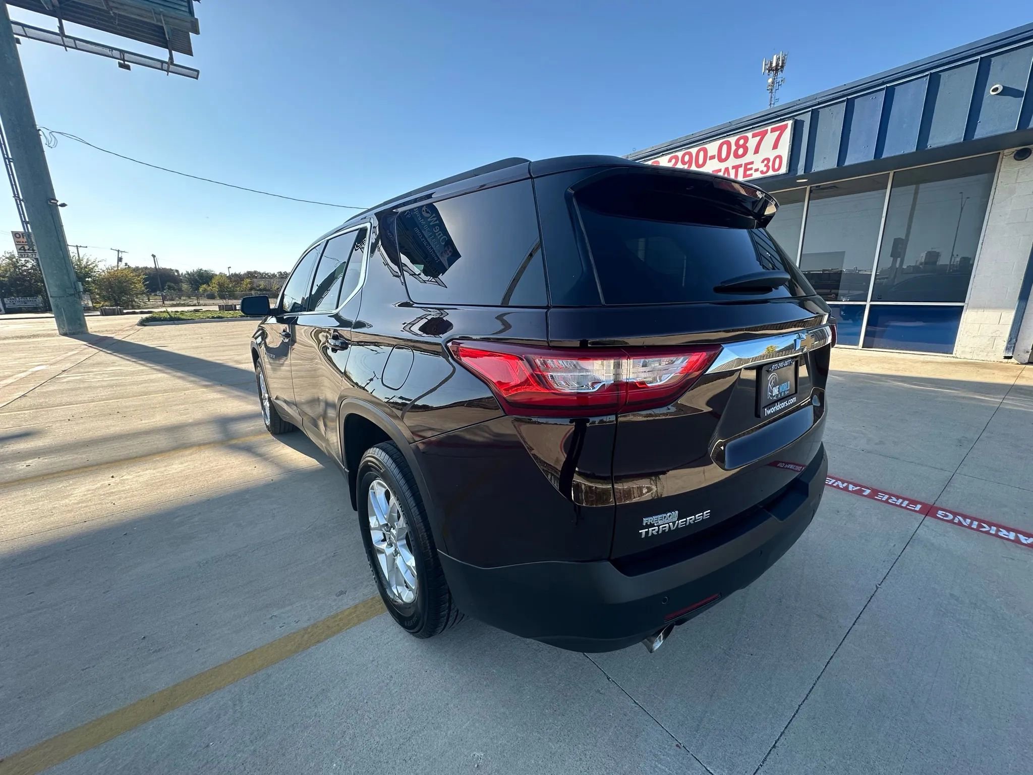 Used 2020 Chevrolet Traverse LT FWD image 3