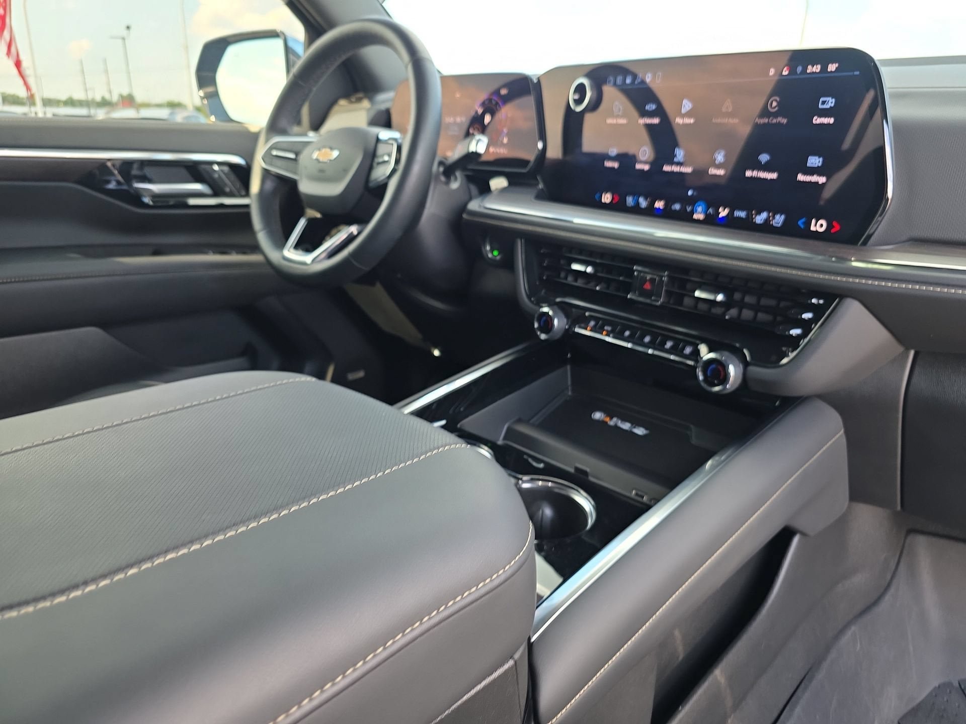 Used 2026 Chevrolet Suburban Premier w/ Sun And Tow Package RWD image 17