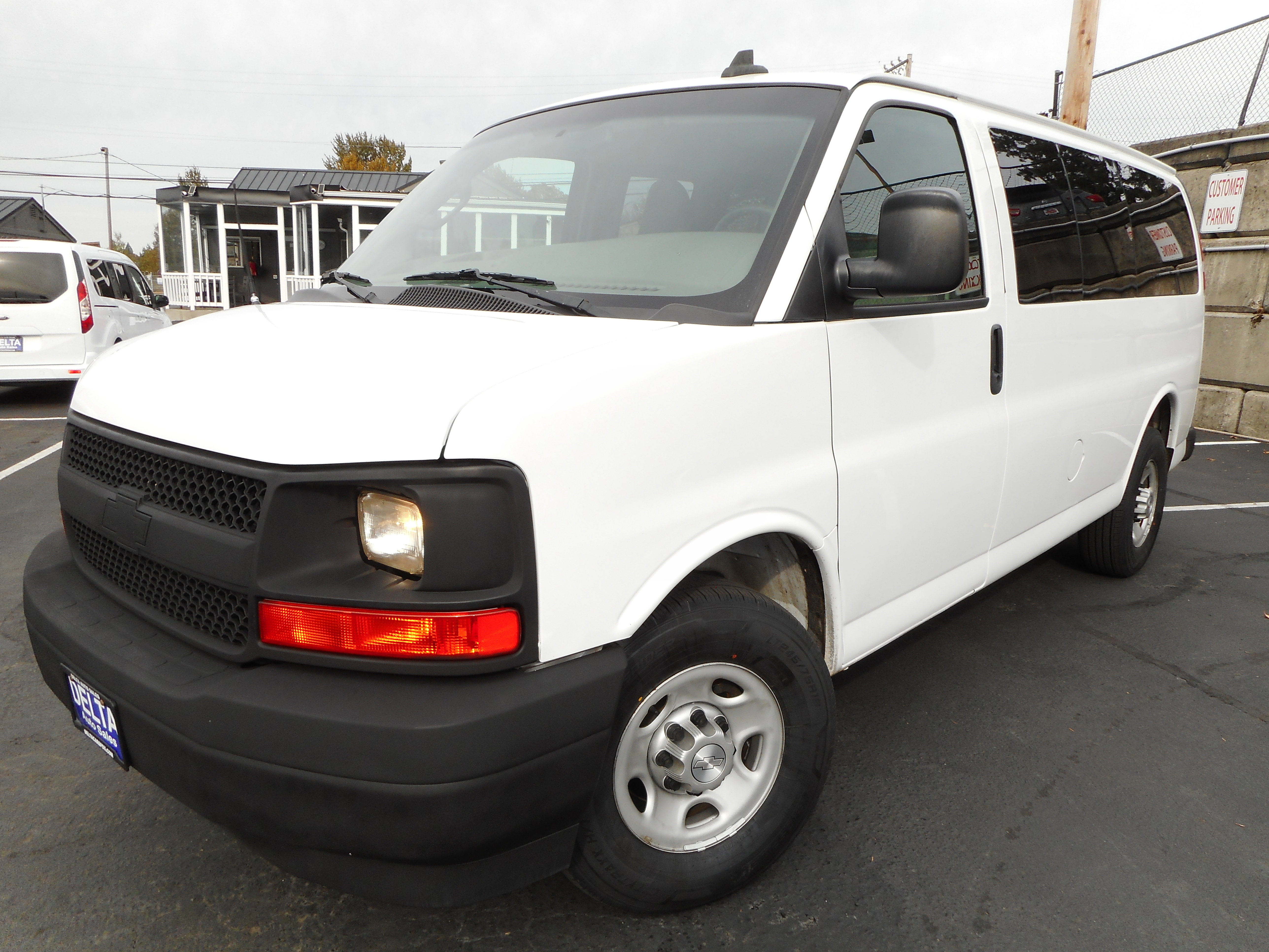 Used 2017 Chevrolet Express 2500 LS RWD image 3