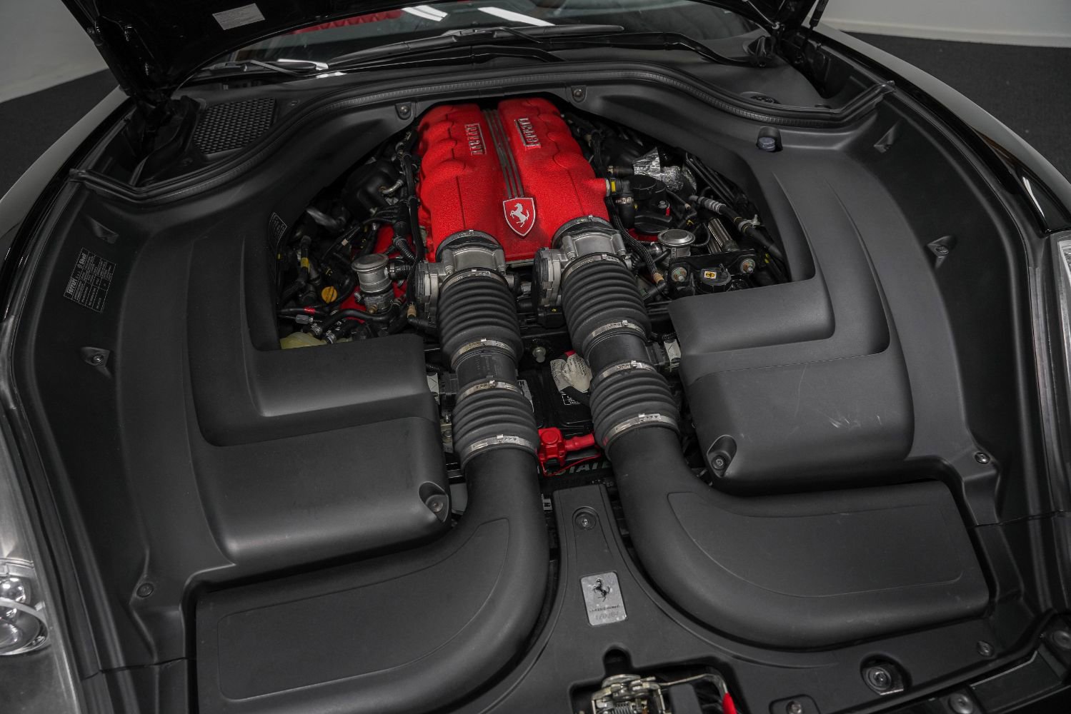 Used 2010 Ferrari California RWD image 50