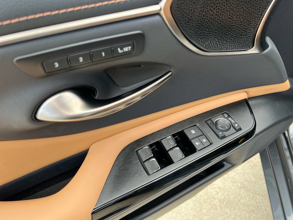 Certified 2024 Lexus ES 300h Ultra Luxury w/ Accessory Package (Z2) FWD image 11