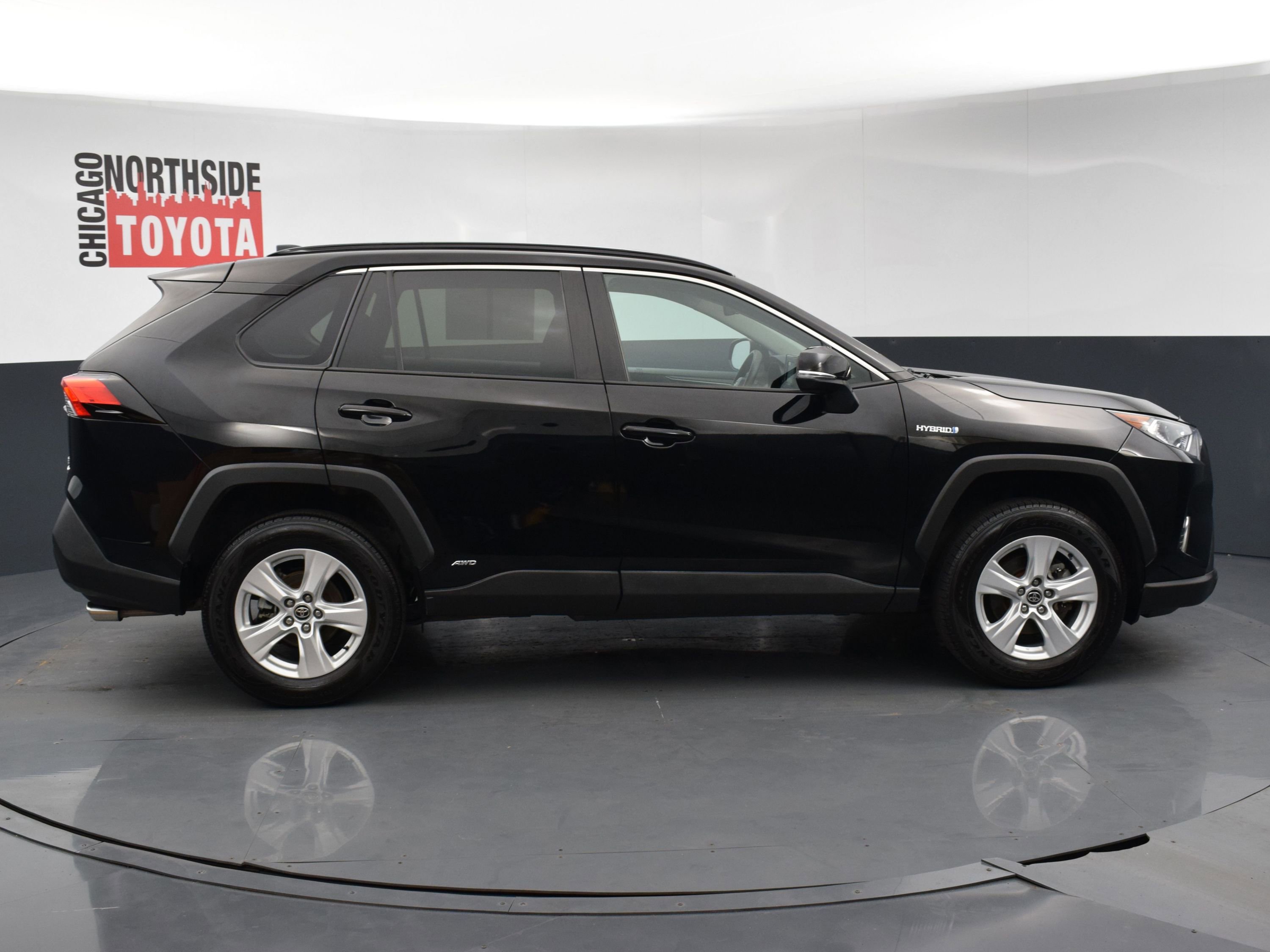 Used 2021 Toyota RAV4 XLE w/ Convenience Package AWD/4WD image 5