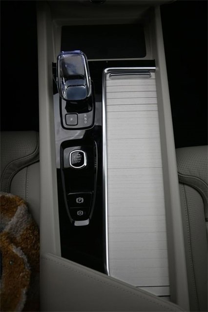 New 2026 Volvo XC60 B5 Ultra w/ Protection Package Premier image 10