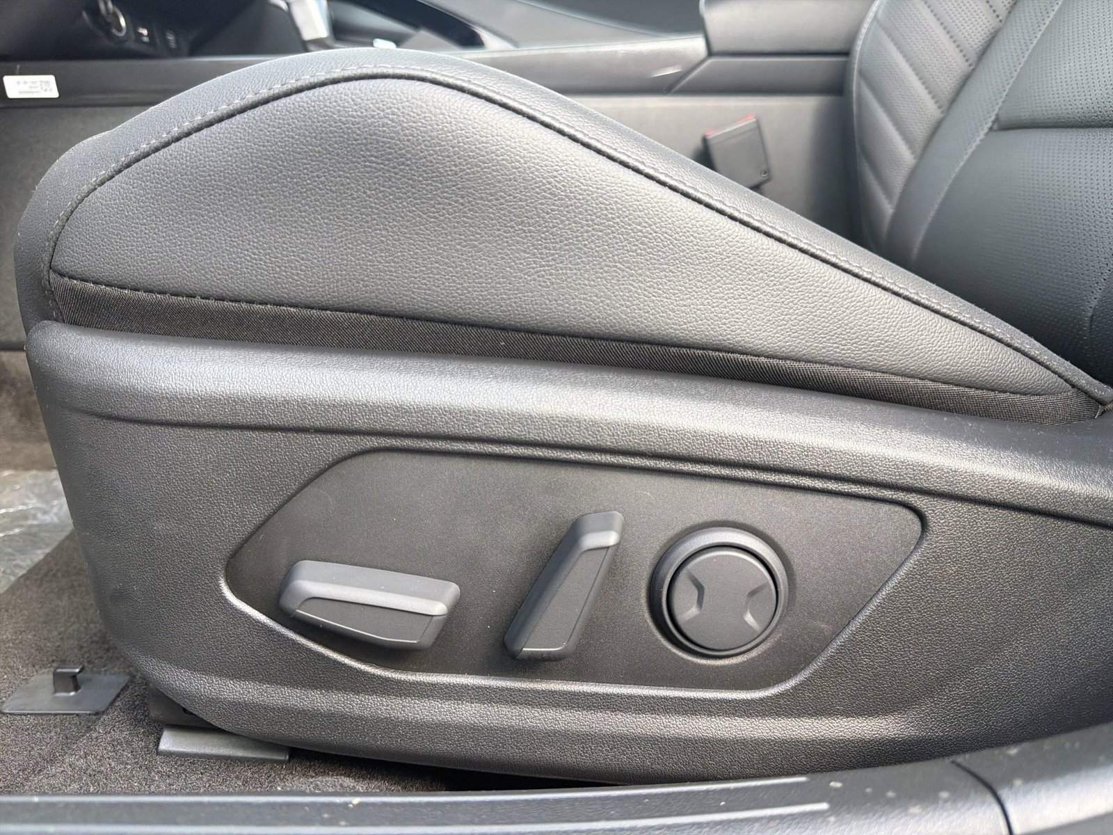 New 2026 Hyundai Elantra Limited FWD image 13