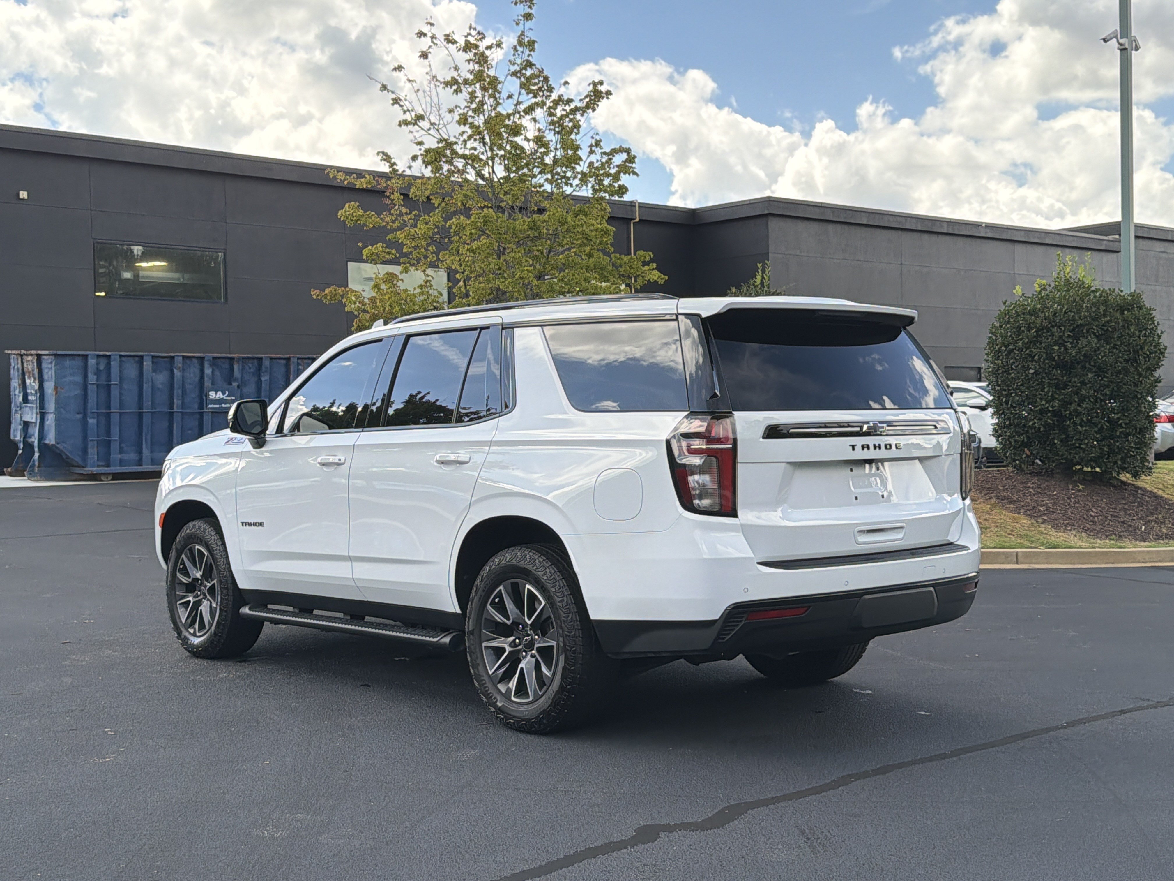 Used 2023 Chevrolet Tahoe Z71 w/ Luxury Package AWD/4WD image 14