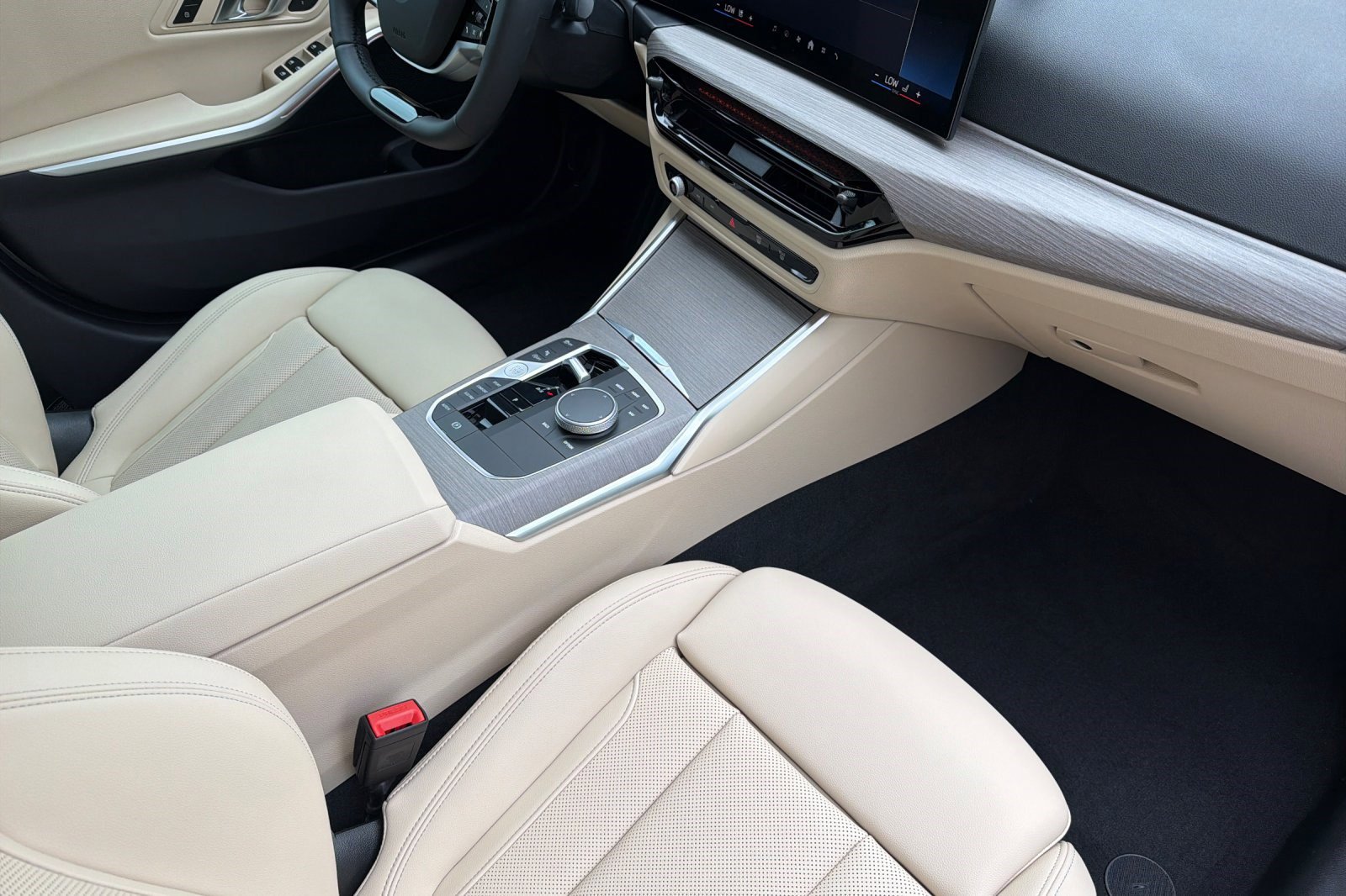 Used 2025 BMW 330i Sedan w/ Convenience Package image 19