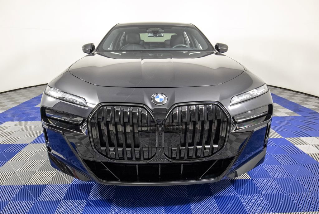 Used 2025 BMW 760i xDrive w/ Executive Package AWD/4WD image 2