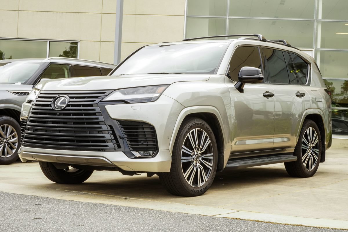 Used 2025 Lexus LX 700h Luxury w/ Appearance Package AWD/4WD image 8