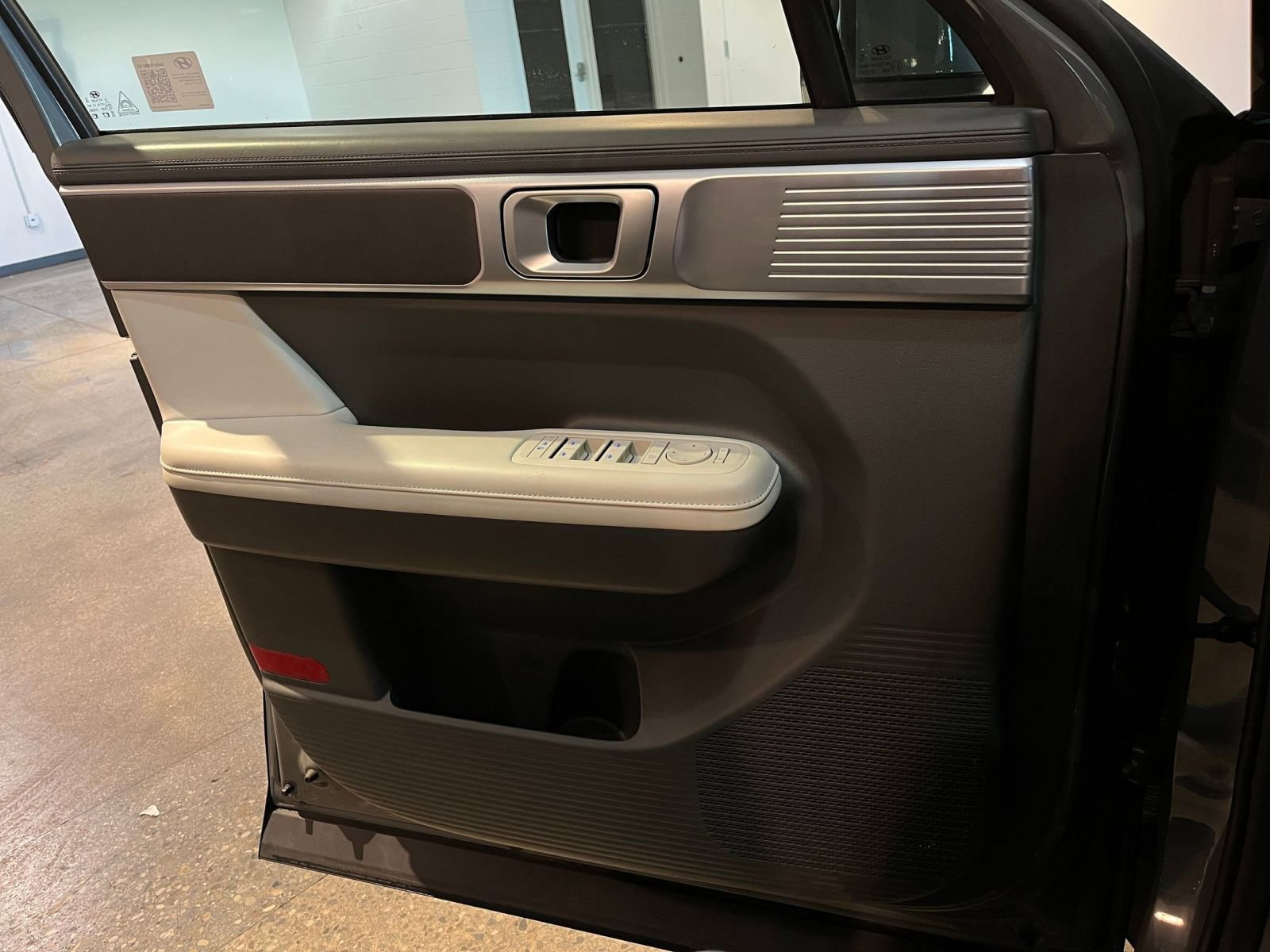 Used 2025 Hyundai Santa Fe SEL AWD/4WD image 18