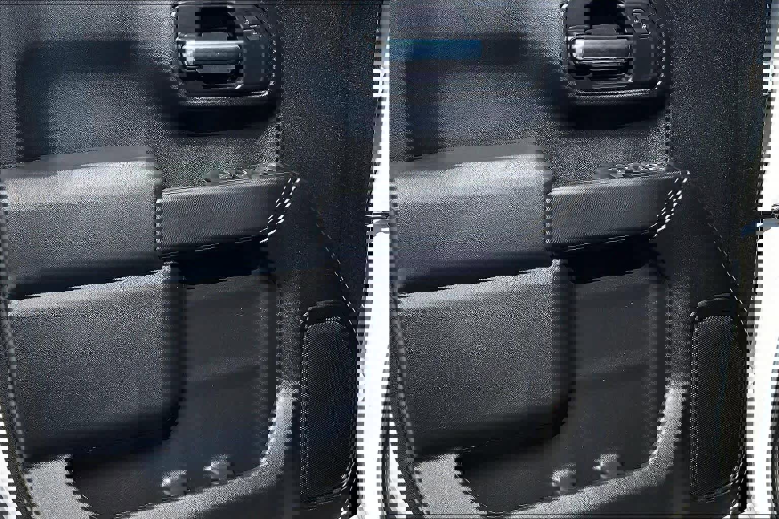 Used 2025 Chevrolet Silverado 1500 Custom image 23