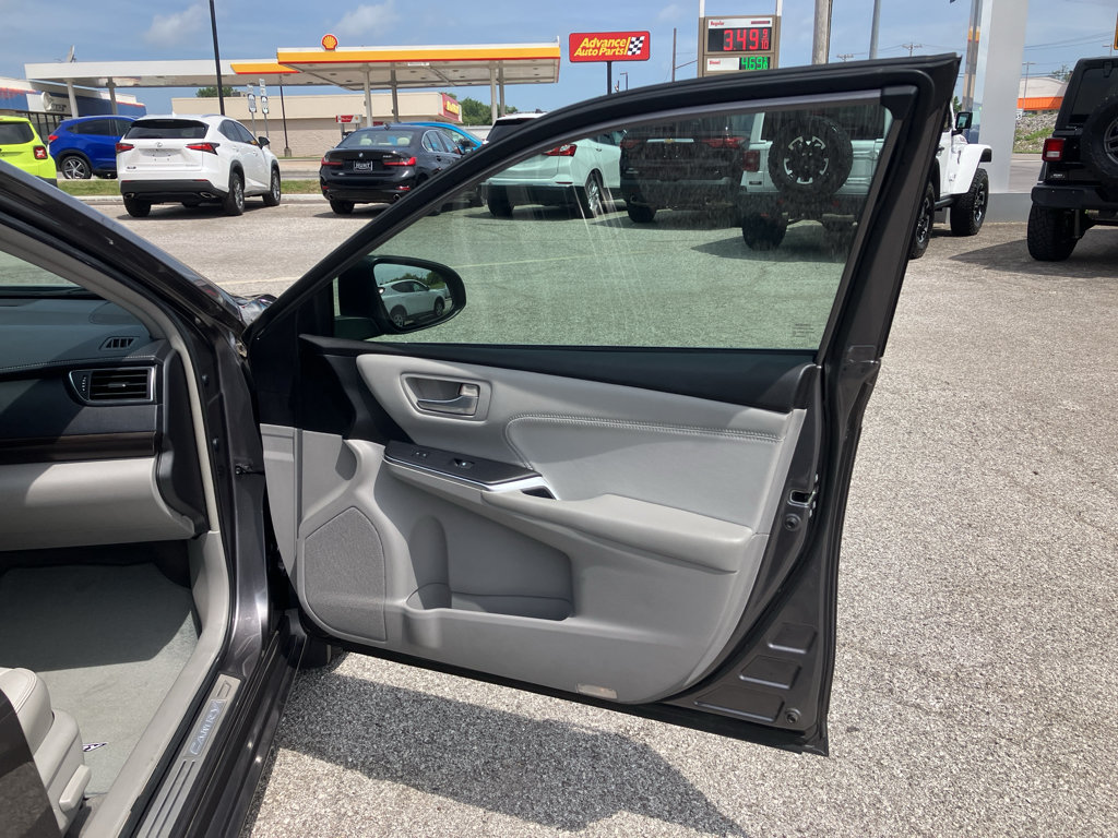 Used 2016 Toyota Camry XLE FWD image 18